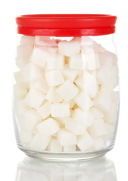 Tarro con un terrón blanco de azúcar aislado en blanco — Foto de Stock