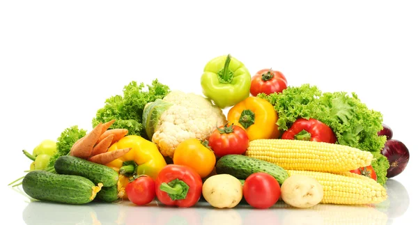 Verduras frescas aisladas en blanco —  Fotos de Stock