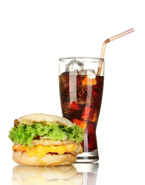 Leckeres Sandwich und Glas mit Cola, isoliert auf weiß — Stockfoto