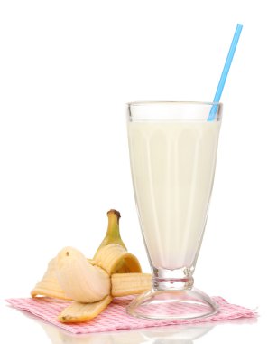 muz milkshake üzerinde beyaz izole