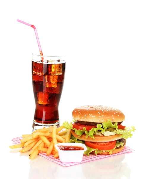 Große und leckere Hamburger und Bratkartoffeln mit Cola isoliert auf weiß — Stockfoto