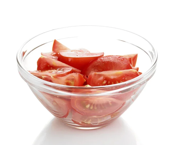 Tomates cortados en cubitos en tazón de vidrio aislado en blanco —  Fotos de Stock