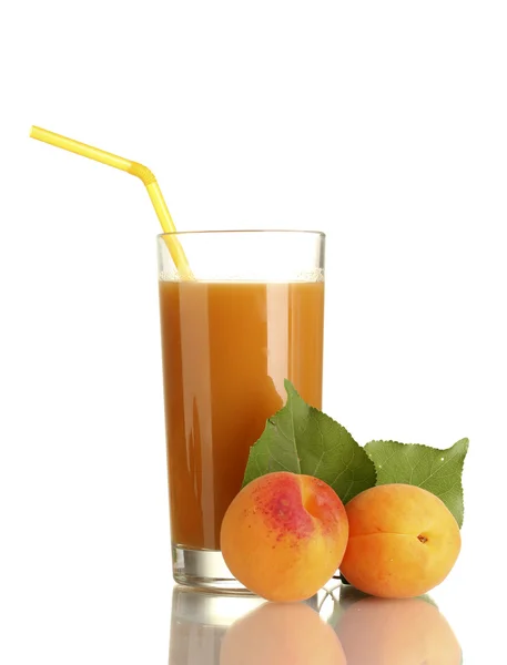 Glass of apricot juice and apricots with leaf isolated on white — Stock Photo, Image