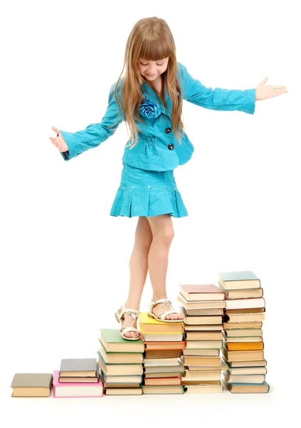 Маленька дівчинка з книгами ізольована на білому — стокове фото