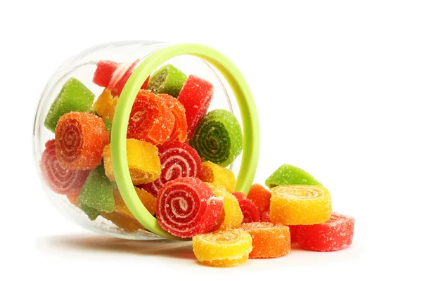 Caramelos de gelatina de colores en frasco de vidrio aislado en blanco —  Fotos de Stock