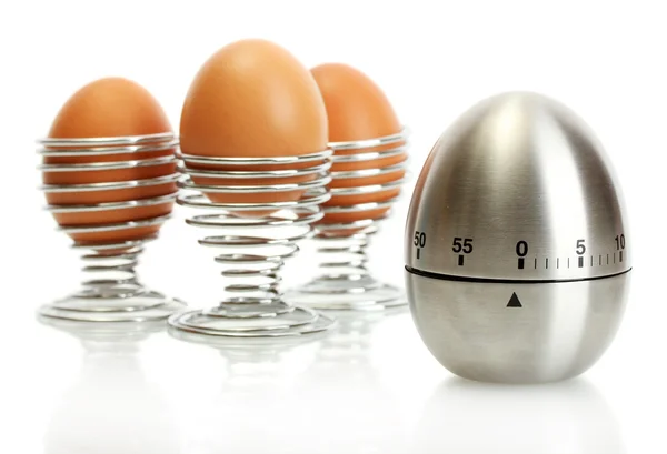 Temporizador de huevo y huevo en soporte de metal aislado en blanco —  Fotos de Stock