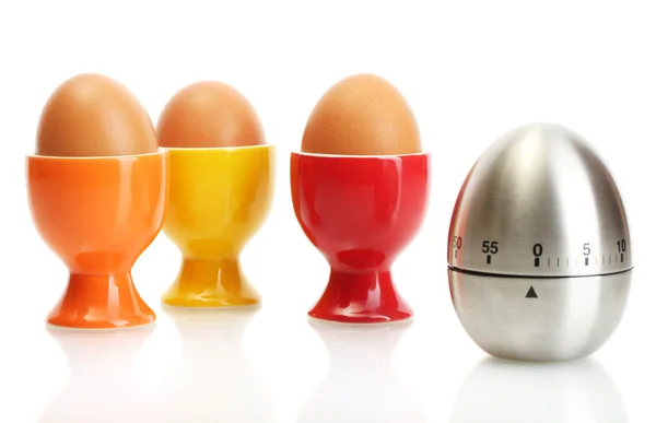 Temporizador de ovo e ovo em suporte de cor isolado em branco — Fotografia de Stock