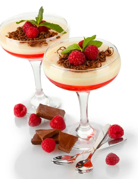 Fruit gelei in glazen met chocolade en frambozen geïsoleerd op wit — Stockfoto