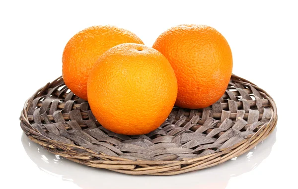 Apelsiner i styrelsen isolerad på vit — Stockfoto