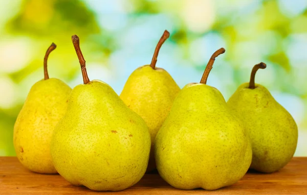 Ripe pears on colorful green background — Stock Photo, Image