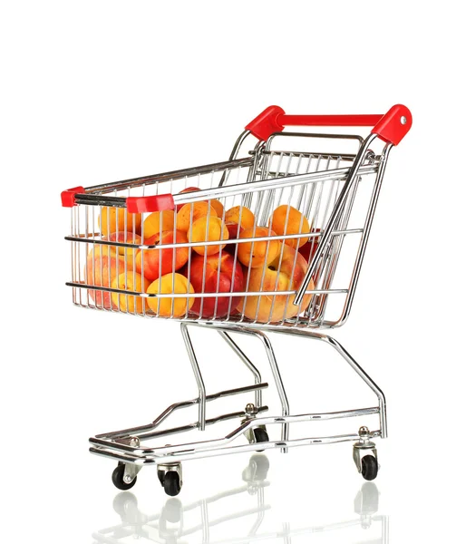 Frutas maduras em carrinho de metal isolado sobre branco — Fotografia de Stock
