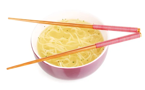 Fideos asiáticos en tazón aislado en blanco — Foto de Stock