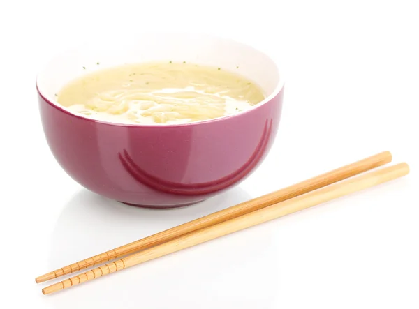 Fideos asiáticos en tazón aislado en blanco —  Fotos de Stock