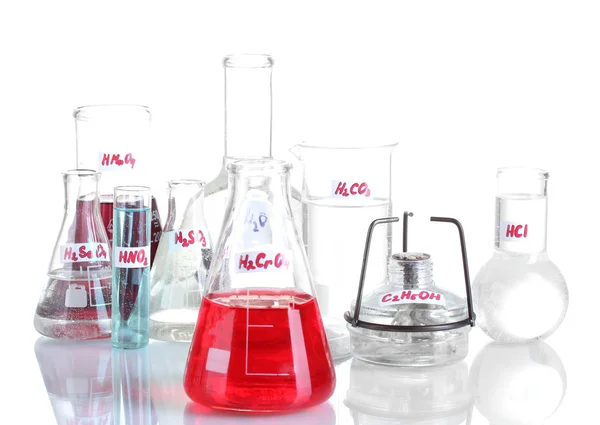 Tubos de ensayo con diversos ácidos y productos químicos aislados en blanco — Foto de Stock