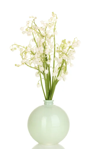 Травневі лілії у вазі ізольовані на білому — стокове фото