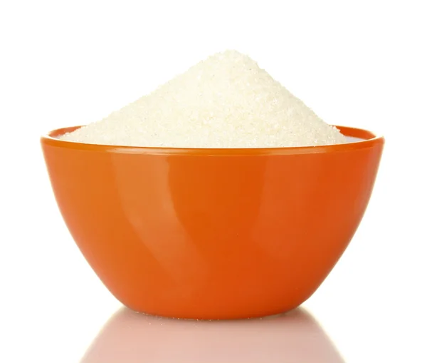 Un bol coloré plein de sucre blanc isolé sur fond blanc — Photo