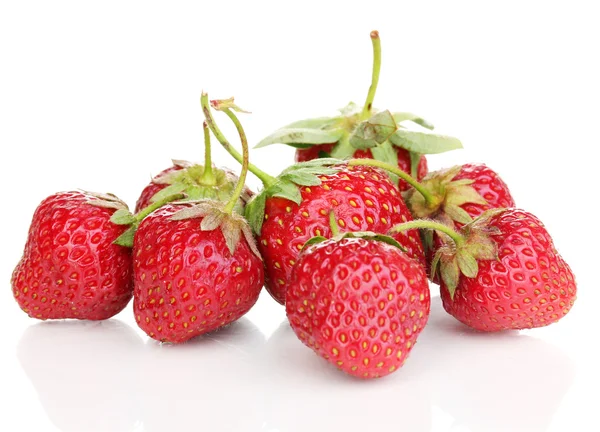 甜美成熟的草莓上白色隔离 — 图库照片