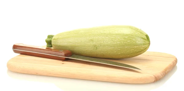 Squash op een snijplank met mes geïsoleerd op witte achtergrond — Stockfoto