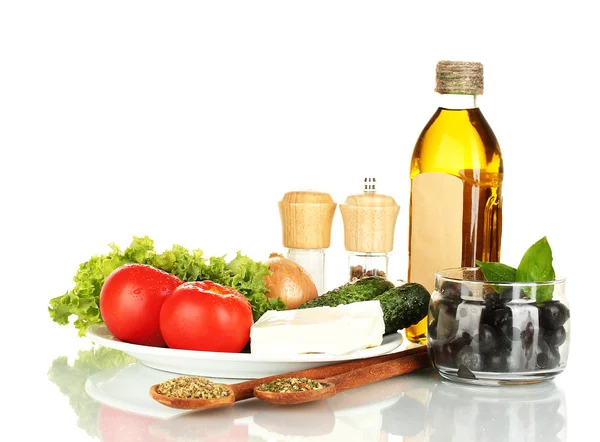 Ingredientes para uma salada grega isolada em fundo branco — Fotografia de Stock