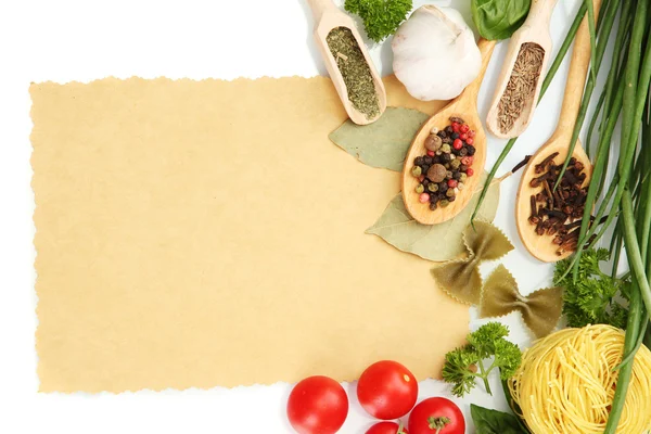 Carta per ricette, verdure e spezie, isolata su bianco — Foto Stock