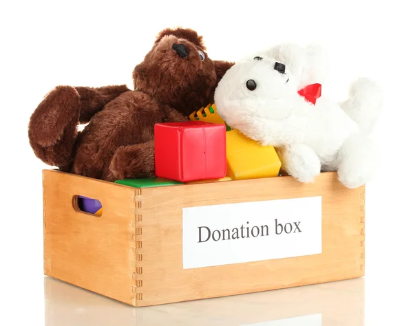 Donation låda med barnleksaker isolerad på vit — Stockfoto