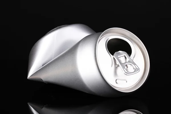 Crumpled empty can isolated on black — Stock Photo, Image
