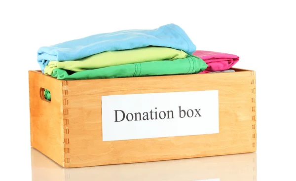 Caixa de doação com roupas isoladas em branco — Fotografia de Stock