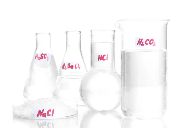 Zkumavky s různými kyselin a chemikálií izolovaných na bílém — Stock fotografie