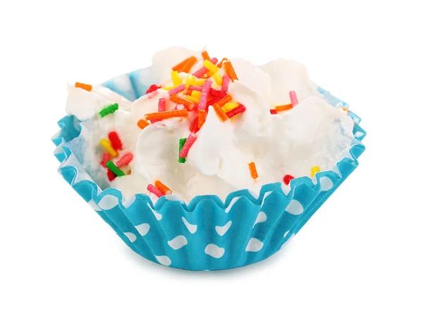 Romige cupcake geïsoleerd op wit — Stockfoto