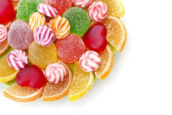Caramelos de jalea de colores en el plato aislado en blanco —  Fotos de Stock