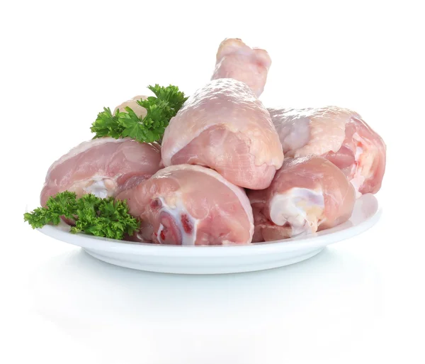Baquetas de frango cru em placa com salsa isolada em branco — Fotografia de Stock