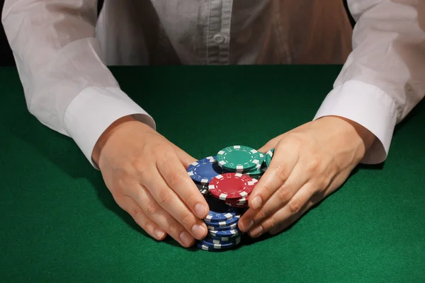Gagner au poker sur la table verte — Photo
