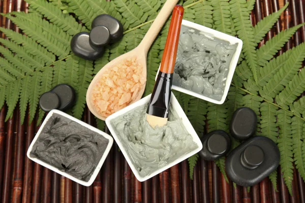 Cosmetic clay for spa treatments on bamboo background close-up — Stock Photo, Image