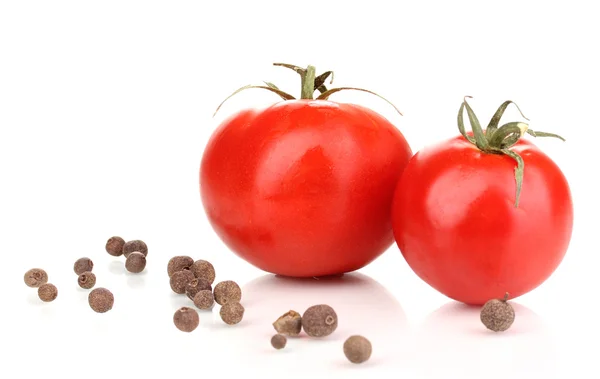 Reife Tomaten isoliert auf weiß — Stockfoto
