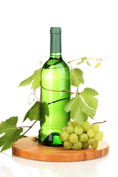 Garrafa de grande vinho isolado em branco — Fotografia de Stock