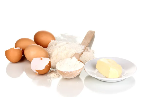 鸡蛋、 面粉和黄油隔离在白色 — 图库照片