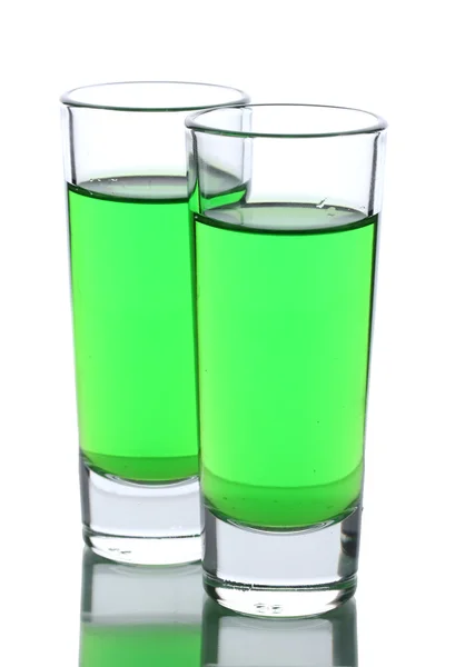 Dvě sklenice absintu izolovaných na bílém — Stock fotografie