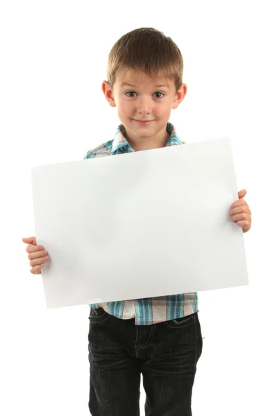 Portrait de heureux petit garçon avec feuille de papier isolée sur blanc — Photo