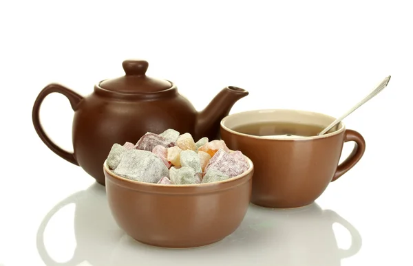 Tetera con taza y platillo con deleite turco dulce aislado en blanco —  Fotos de Stock