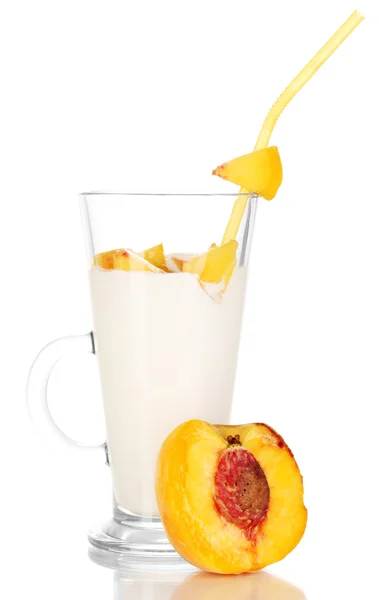 흰색 절연 복숭아와 함께 맛 있는 밀크 쉐이크 — 스톡 사진