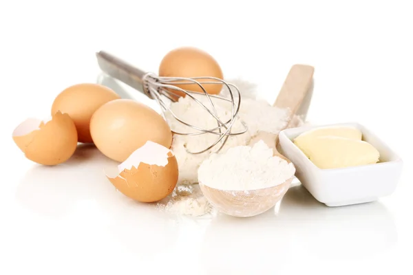 Αυγά, αλεύρι και το βούτυρο που απομονώνονται σε λευκό — Φωτογραφία Αρχείου