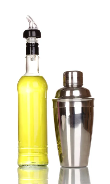 Смачний жовтий коктейль ізольований на білому — стокове фото