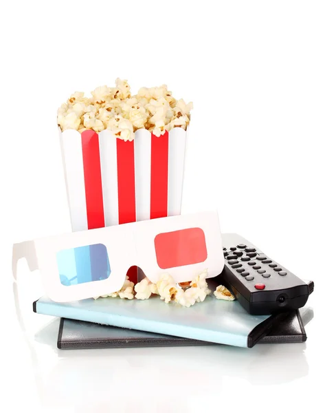 Popcorn z panelu sterowania tv i dysków na białym tle — Zdjęcie stockowe