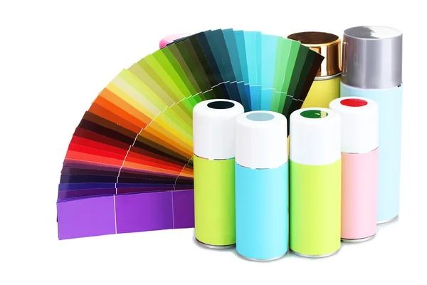 Bombolette aerosol e tavolozza di carta luminosa isolata su bianco — Foto Stock