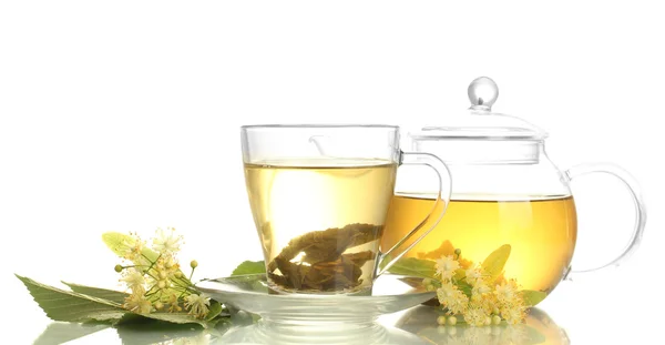 Cup och tekanna linden te och blommor isolerad på vit — Stockfoto