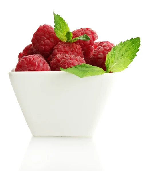 Ripe raspberries with mint in bowl isolated on white — Stock Photo, Image
