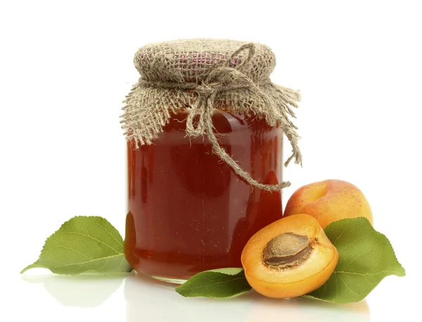 Apricot jam in a jar and sweet apricots isolated on white — Stock Photo, Image