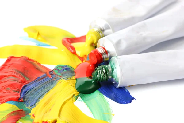 Abstrakte Acrylfarbe und Farbtuben isoliert auf Weiß — Stockfoto
