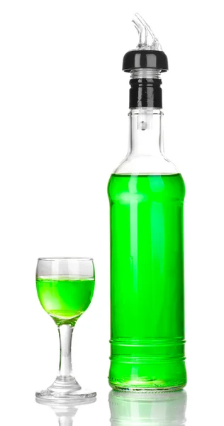 Beyaz izole lezzetli yeşil kokteyl — Stok fotoğraf