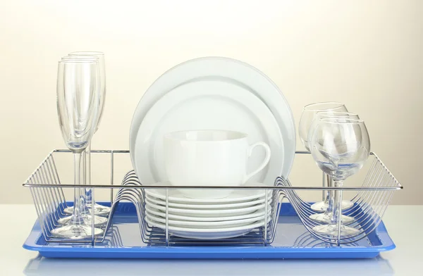 Stand beyaz izole temiz yemekler — Stok fotoğraf